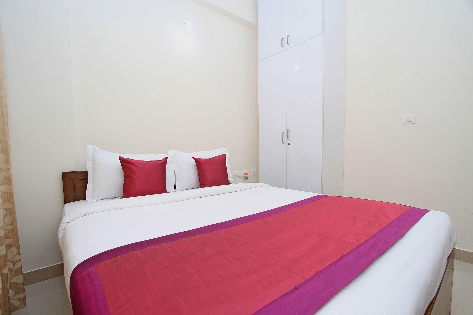 Hotel Oyo 4797 Lulu Hospitality Yelahanka Esterno foto